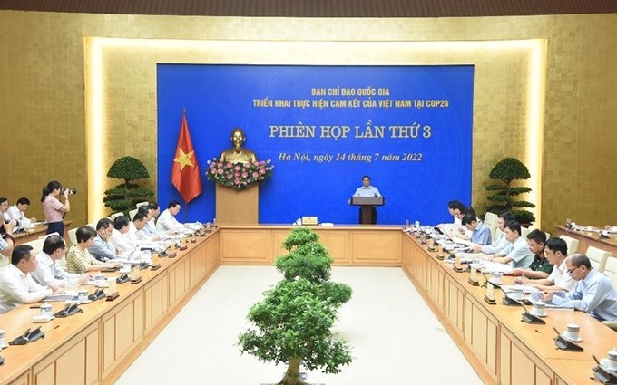 El primer ministro Pham Minh Chinh preside la reunión. (Fotografía: Nhan Dan) 