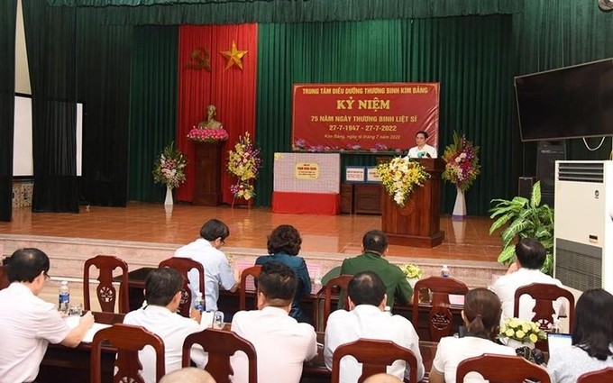 Escena del acto conmemorativo del 27 de julio organizado en el centro en presencia del primer ministro Pham Minh Chinh. (Fotografía: Nhan Dan)