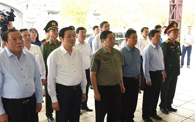 El primer ministro de Vietnam, Pham Minh Chinh, y la delegación a su cargo durante el acto. (Fotografía: Nhan Dan)