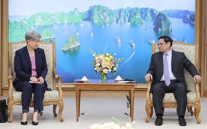 El primer ministro de Vietnam, Pham Minh Chinh, y la ministra de Relaciones Exteriores de Australia, Penny Wong. (Fotografía: VNA)