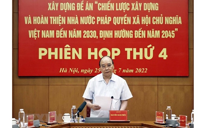 El presidente Nguyen Xuan Phuc dirige la reunión. (Fotografía: VNA)