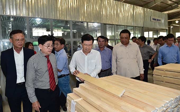 Vicepremier de Vietnam exhorta a controlar el uso de bosques naturales