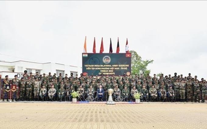 Oficiales vietnamitas e indios en el acto inaugura de Ex Vinbax 2022. (Fotografía: VNA)