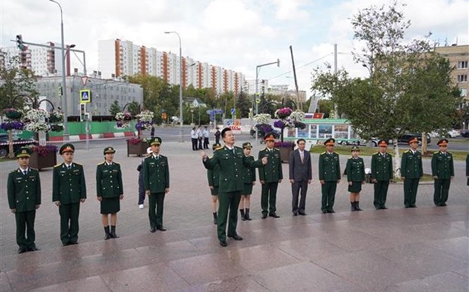 Delegación vietnamita en Army Games visita Monumento del Presidente Ho Chi Minh en Moscú. (Fotografía: VNA) 