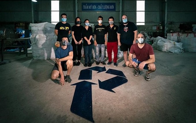 Miembros de la startup vietnamita Plastic People. (Fotografía: tuoitrethudo.com.vn)