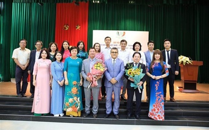 La nueva junta ejecutiva se presenta en el tercer congreso del capítulo de Hanói de la Asociación de Amistad Vietnam-Palestina. (Fotografía: VNA)