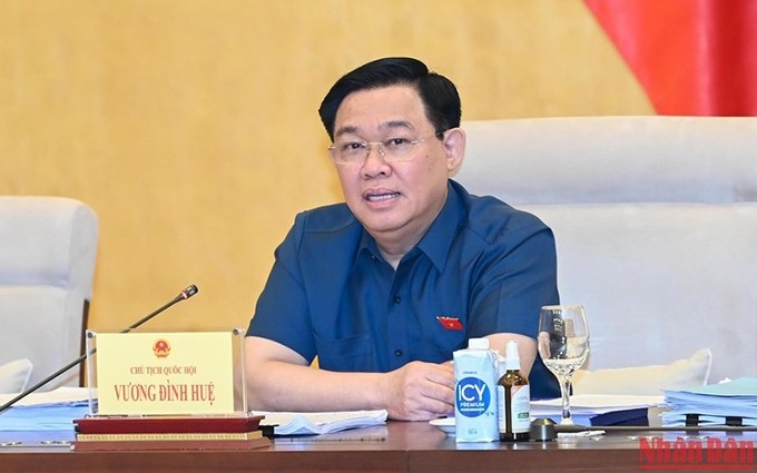 El presidente de la Asamblea Nacional de Vietnam, Vuong Dinh Hue, en la reunión. (Fotografía: Nhan Dan)