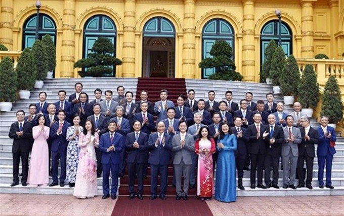 El presidente vietnamita, Nguyen Xuan Phuc, y representantes diplomáticos. (Fotografía: VNA)