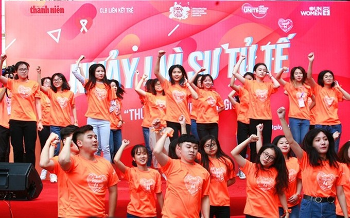 Programa "Danza para la bondad" en Hanoi. (Fuente: dangcongsan.vn)