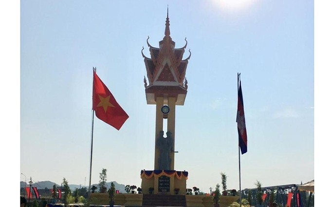 El Monumento de Amistad Vietnam-Camboya en la ciudad Serey Sophorn de la provincia Banteay Meanchey. (Fotografía: VNA)