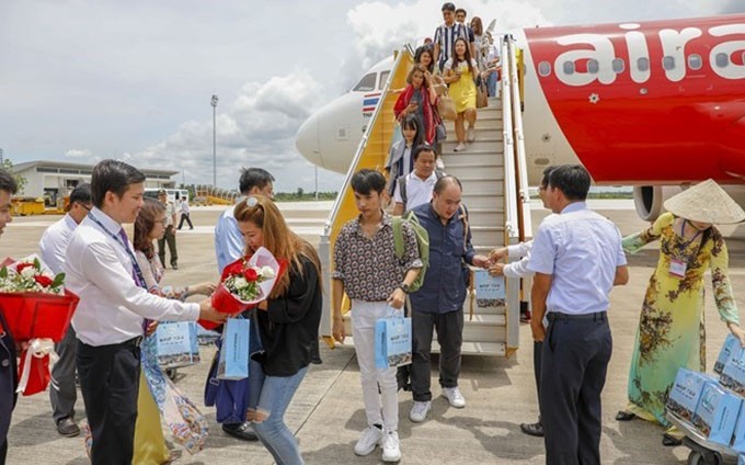Los primeros pasajeros del vuelo Bangkok - Can Tho. (Fuente: VNA)(Fotografía: VNA)