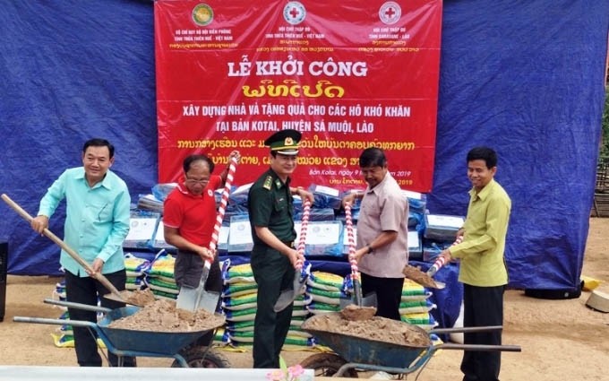 La provincia vietnamita de Thua Thien - Hue construye casas para las familias  desfavorecidas de Laos