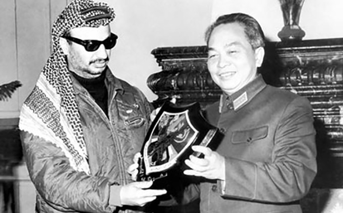 El líder palestino, Yasser Arafat, se reunió con el general Vo Nguyen Giap en su visita a Vietnam en abril de 1970.(Fuente: vufo.org.vn)