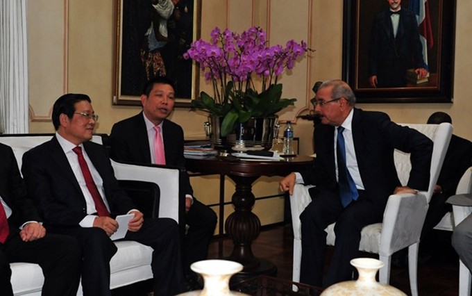 Encuentro entre la delegación vietnamita y el presidente dominicano, Danilo Medina. (Fotografía: VNA)
