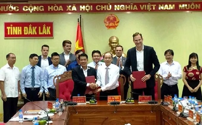 La ceremonia de firma del memorando de cooperación entre autoridades y empresas de Vietnam y Holanda. 