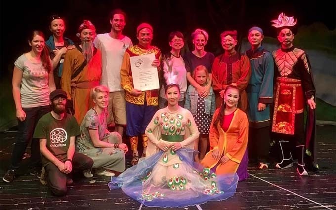 La delegación artística del Teatro de la Ópera clásica (Tuong) de Vietnam.