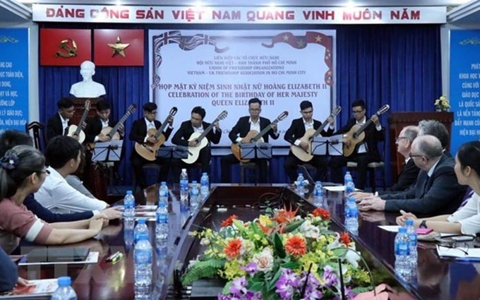 Celebran en Ciudad Ho Chi Minh cumpleaños de la reina británica Isabel II
