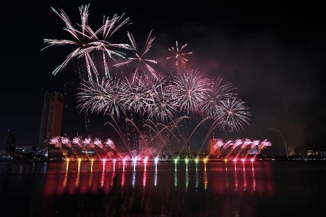 El espectáculo del equipo Pyrotex Firework del Reino Unido.