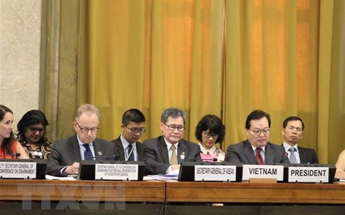 El embajador Duong Chi Dung, jefe de la misión permanente de Vietnam ante las Naciones Unidas en Ginebra, en una sesión plenaria de la Conferencia de Desarme. (Fotografía: VNA)