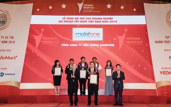 Representantes de Mobifone, una de las empresas más rentables de Vietnam en 2018 (Fuente: VNA)