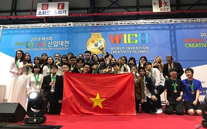 Los estudiantes vietnamitas participantes en la Olimpiada Mundial de Creatividad e Invención 2019.  