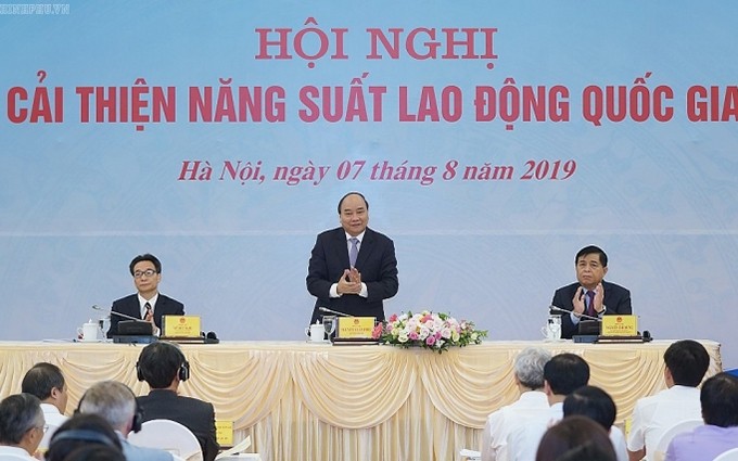 Primer ministro Nguyen Xuan Phuc preside la conferencia. (Fotografía: VGP)