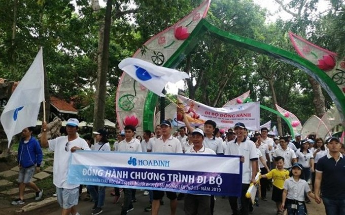 Participantes en la caminata organizada en Ciudad Ho Chi Minh. (Fotografía: plo.vn)