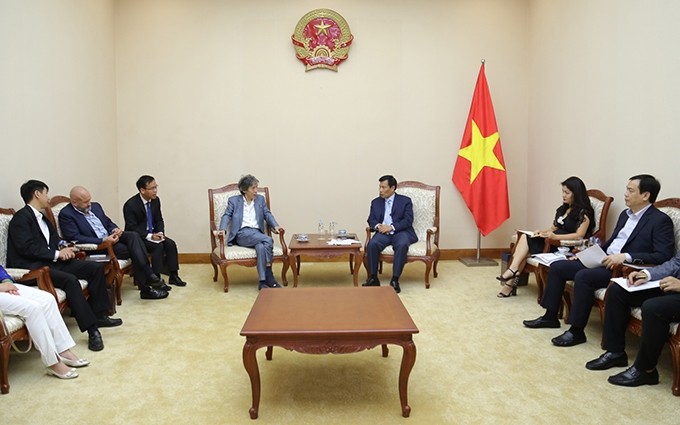 El ministro de Cultura, Deportes y Turismo de Vietnam, Nguyen Ngoc Thien, se reúne con David Chow, presidente y director ejecutivo de la corporación Legend de Macao.(Fotografía: bvhttdl.gov.vn)