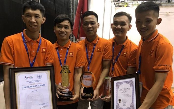 Ocupa equipo de Vietnam tercer lugar en campeonato regional de robots. (Fotografía: vtv.vn)