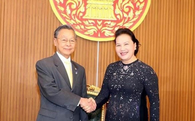  La presidenta de la Asamblea Nacional de Vietnam, Nguyen Thi Kim Ngan y el presidente de la Cámara de Representantes y titular del Parlamento tailandés, Chuan Leekpai. (Fotografía: VNA)