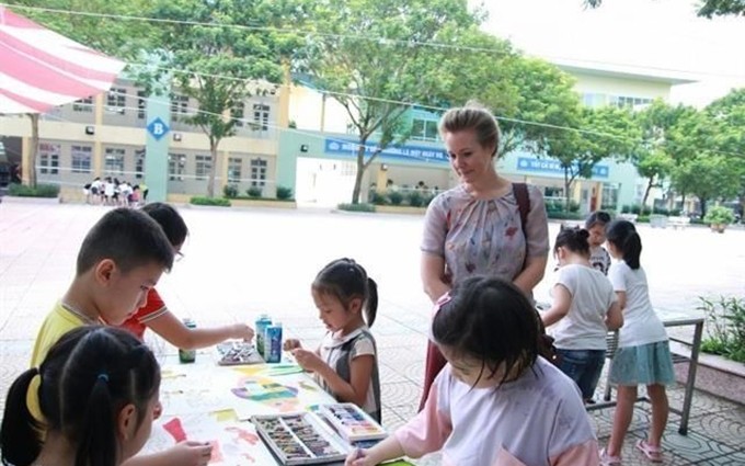 Lanza Dinamarca concurso de pintura para niños vietnamitas. (Fuente: VNA)