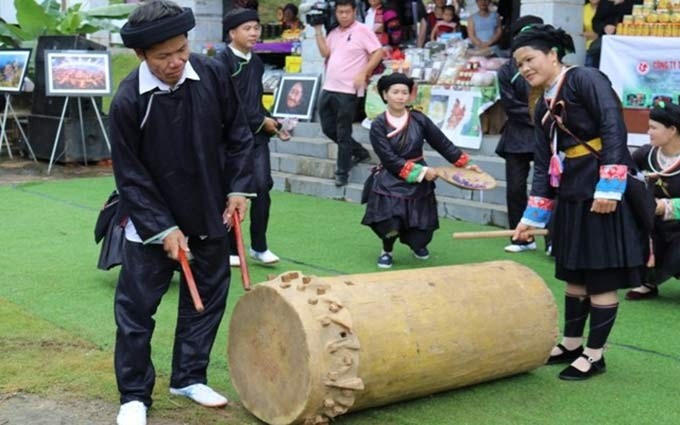 La danza de tambores cuenta con la participación de hombres y mujeres para rezar por el clima favorable y las buenas cosechas.