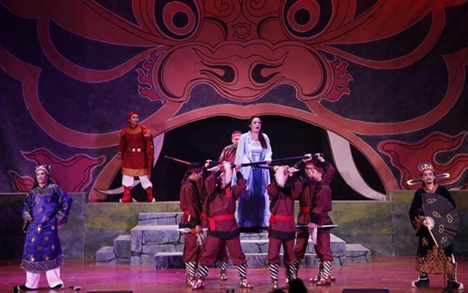 La presentación de “Goi do” (Llamado al barco) del Teatro de Cheo de la provincia de Bac Giang. 