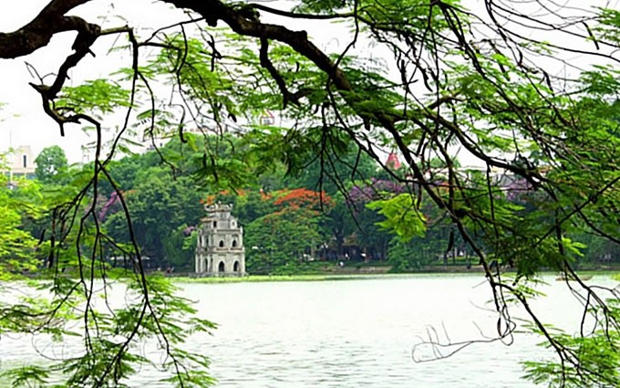 El lago de Hoan Kiem de Hanói. (Fotografía: tinmoitruong.vn)