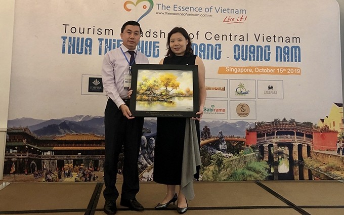 El vicedirector del Servicio de Turismo de Thua Thien - Hue, Nguyen Van Phuc, encabeza la delegación vietnam en el evento. (Fotografía: http://toquoc.vn)
