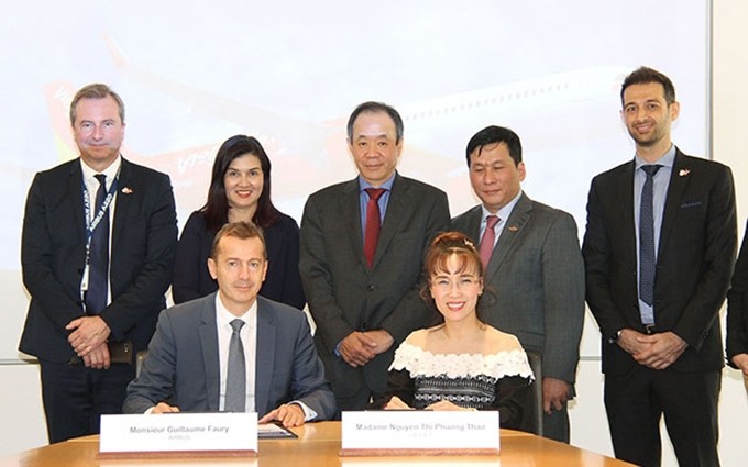 La firma del contrato para la compra de la aerolínea Vietjet y el grupo Airbus.
