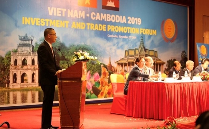El embajador Vu Quang Minh interviene en el Foro. (Fotografía: Nhan Dan)