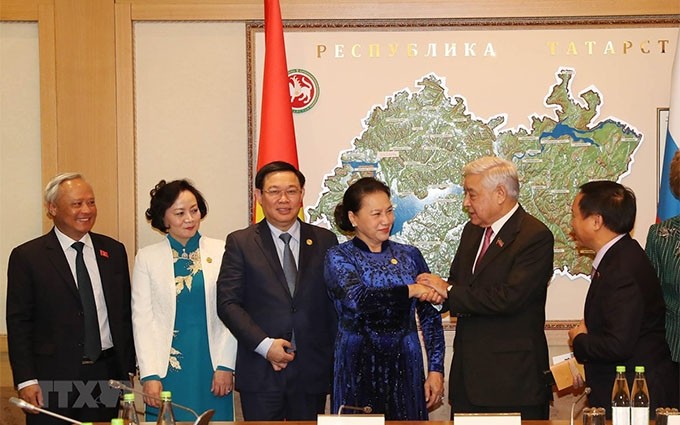 La presidenta de la Asamblea Nacional de Vietnam, Nguyen Thi Kim Ngan y el presidente del Consejo de Estado de la República de Tartaristán, Farid Khayrullovich Mukhametshin. (Fotografía: VNA)