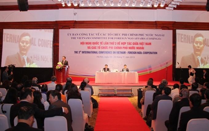 La tercera edición de la Conferencia internacional sobre la Colaboración entre Vietnam y las Organizaciones no gubernamentales extranjeras en 2013. (Fotografía: thoidai.com.vn)