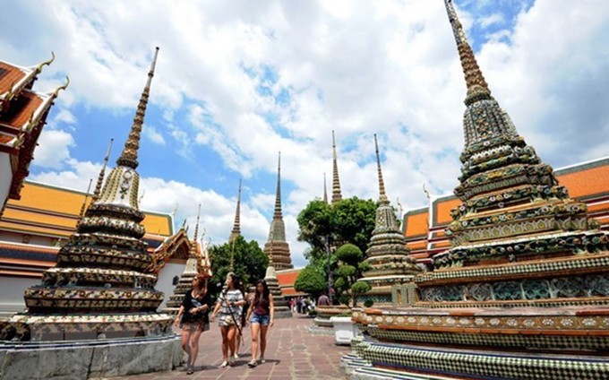 Visitantes a un templo en Bangkok, capital de Tailandia. (Fotografía: VNA)
